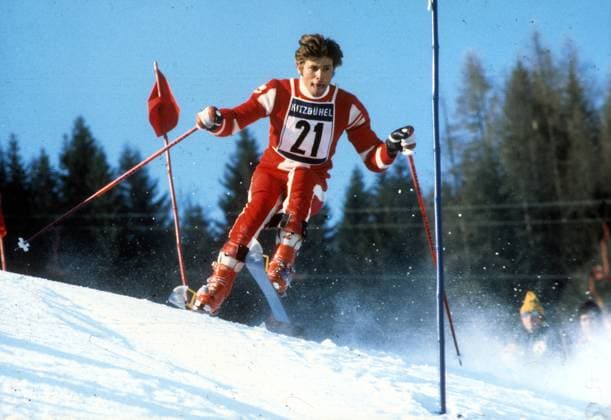 Hansi Hinterseer in Aktion mit der Nummer 21 in Kitzbühel (Oesterreich) 27.01.1974 (Datum geschätzt) *** Hansi Hinterseer in action with the number 21 in Kitzbühel Austria 27 01 1974 Date estimated HM