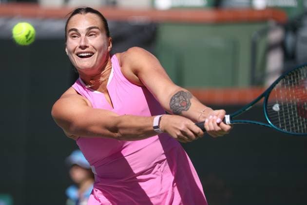 Sport Themen der Woche KW11 Sport Bilder des Tages INDIAN WELLS, CA - MARCH 13: Aryna Sabalenka hits a backhand during the BNP Paribas Open on March 13, 2024 at Indian Wells Tennis Garden in Indian Wells, CA. (Photo by George Walker Icon Sportswire) TENNIS: MAR 13 BNP Paribas Open EDITORIAL USE ONLY Icon240313011