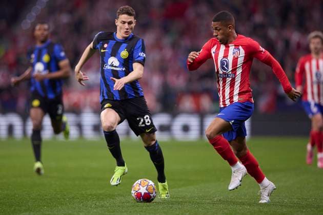 Samuel Lino (Atletico de Madrid) and Benjamin Pavard (FC Internazionale) battle for the ball, UEFA Champions League 2023 24 - Round of 16 Second Leg, Atletico de Madrid vs Inter Milan, Civitas Metropolitano, March 13, 2024, Madrid, ESP.