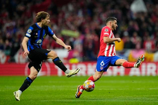 Atletico Madrid v FC Internazionale: Round of 16 Second Leg - UEFA Champions League 2023 24 Koke Resurreccion central midfield of Atletico de Madrid and Spain and Nicolo Barella Central Midfield of Inter and Italy compete for the ball during the UEFA Champions League 2023 24 round of 16 second leg match between FC Barcelona, Barca and SSC Napoli at Estadi Olimpic Lluis Companys on March 12, 2024 in Barcelona, Spain. Madrid Spain  Copyright: xJosexBretonx originalFilename:breton-atletico240313_nppkh.jpg