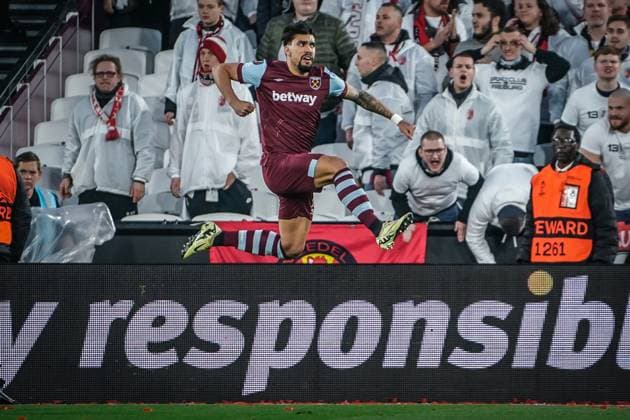 Fußball: UEFA Europa League 2023 2024, Achtelfinale, West Ham United - SC Freiburg, London Olympic Stadium: 1:0 durch West Hams Lucas Paqueta - Torjubel, Sprung, Freude, Tor London Olympic Stadium England Copyright: xJoeranxSteinsiekx