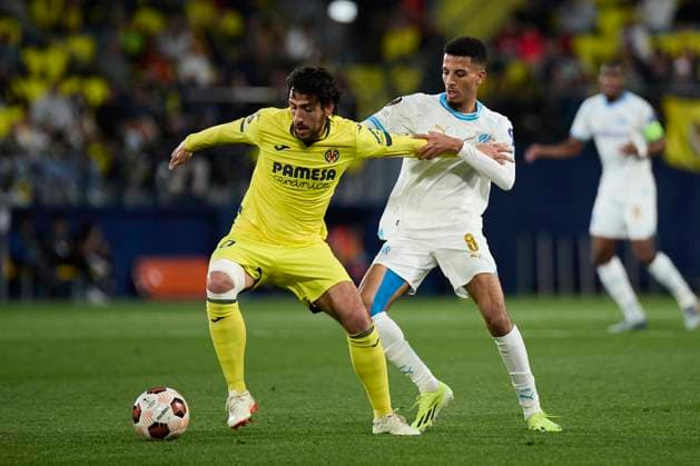 UEFA Europa League, Villarreal CF and Olympique Marseille VILLARREAL, SPAIN - MARCH 14: Azzedine Ounahi Central Midfield of Olympique Marseille competes for the ball with Dani Parejo of Villarreal CF during to the UEFA Europa League 2023 24 round of 16 second leg match between Villarreal CF and Olympique Marseille at Estadio de la Ceramica on March 14, 2024 in Villarreal, Spain. (Photo By Jose Torres Photo Players Images) Villarreal Estadio de la Ceramica Castellon Spain Copyright: xJosexTorres PhotoxPlayersxImagesx