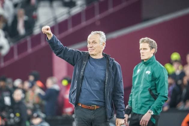 Fußball: UEFA Europa League 2023 2024, Achtelfinale, West Ham United - SC Freiburg, London Olympic Stadium: Freiburgs Trainer Christian Streich London Olympic Stadium England Copyright: xJoeranxSteinsiekx