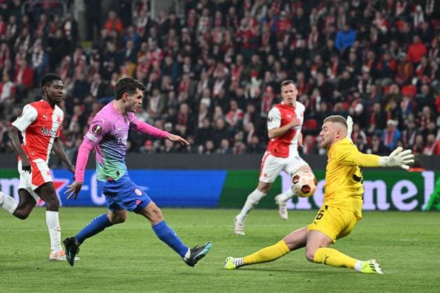 Christian Pulisic of AC Milan, left, and Jindrich Stanek, goalkeeper of Slavia, in action during the Slavia Praha vs AC Milan football return match of the Europa League semi-final on March 14, 2024, Prague, Czech Republic. (CTKxPhoto MichalxKamaryt) CTKPhotoP2024031407402  CTKPhotoP2024031407402