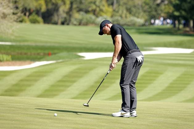 PONTE VEDRA BEACH, FL - MARCH 14: PGA, Golf Herren golfer Rory McIlroy putts on the 2nd hole to become co leader at 7 under par during The Players Championship on March 14, 2024, at TPC Sawgrass in Ponte Vedra Beach, Florida. (Photo by Brian Spurlock Icon Sportswire) GOLF: MAR 14 PGA THE PLAYERS Championship EDITORIAL USE ONLY Icon2403149