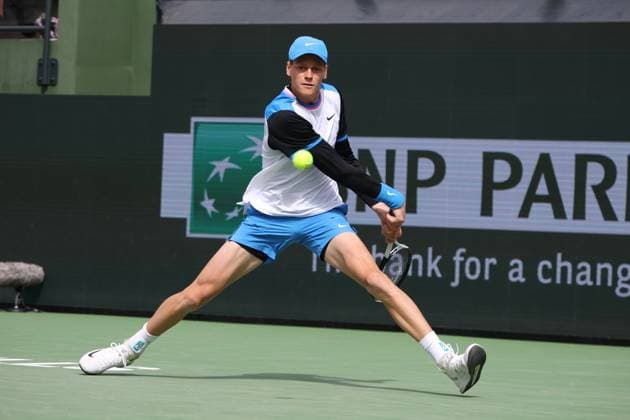 INDIAN WELLS, CA - MARCH 14: Jannik Sinner (ITA) hits a backhand during the BNP Paribas Open on March 14, 2024 at Indian Wells Tennis Garden in Indian Wells, CA. (Photo by George Walker Icon Sportswire) TENNIS: MAR 14 BNP Paribas Open EDITORIAL USE ONLY Icon240314003