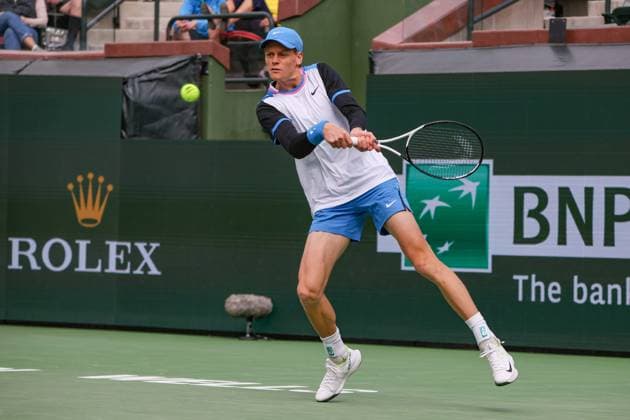 INDIAN WELLS, CA - MARCH 14: Jannik Sinner (ITA) hits a backhand during the BNP Paribas Open on March 14, 2024 at Indian Wells Tennis Garden in Indian Wells, CA. (Photo by George Walker Icon Sportswire) TENNIS: MAR 14 BNP Paribas Open EDITORIAL USE ONLY Icon240314006