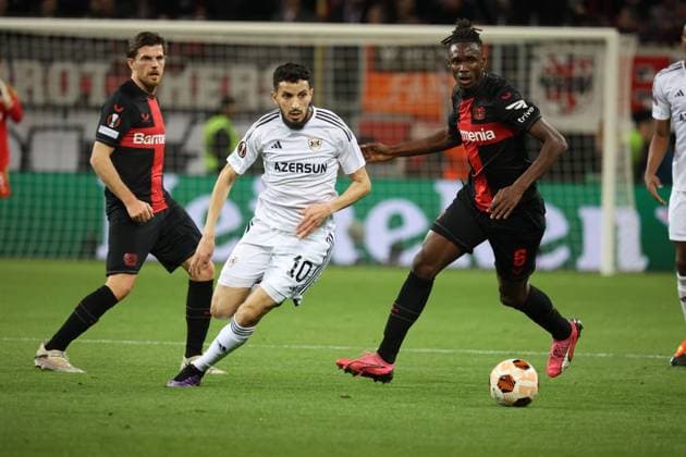 Jonas Hofmann (Bayer), Abdellah Zoubir (Qarabag), Odilon Kossounou (Bayer), UEFA Europa League, Gruppenphase, Achtelfinale, Rückspiel, Bayer 04 Leverkusen vs Qarabag Agdam, Leverkusen, Deutschland, 14.03.2024.