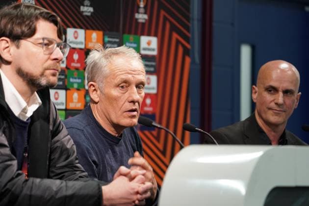 Fußball: UEFA Europa League 2023 2024, Achtelfinale, West Ham United - SC Freiburg, London Olympic Stadium: Freiburgs Trainer Christian Streich - Pressekonferenz, Interview, Gespräch London Olympic Stadium England Copyright: xJoeranxSteinsiekx