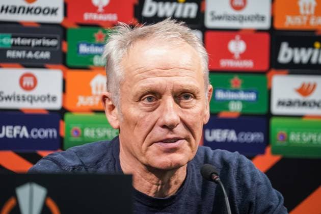 Fußball: UEFA Europa League 2023 2024, Achtelfinale, West Ham United - SC Freiburg, London Olympic Stadium: Freiburgs Trainer Christian Streich - Pressekonferenz, Interview, Gespräch London Olympic Stadium England Copyright: xJoeranxSteinsiekx