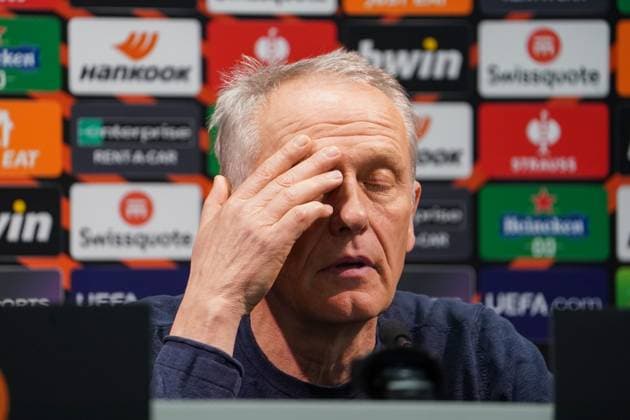 Fußball: UEFA Europa League 2023 2024, Achtelfinale, West Ham United - SC Freiburg, London Olympic Stadium: Freiburgs Trainer Christian Streich - Pressekonferenz, Interview, Gespräch London Olympic Stadium England Copyright: xJoeranxSteinsiekx