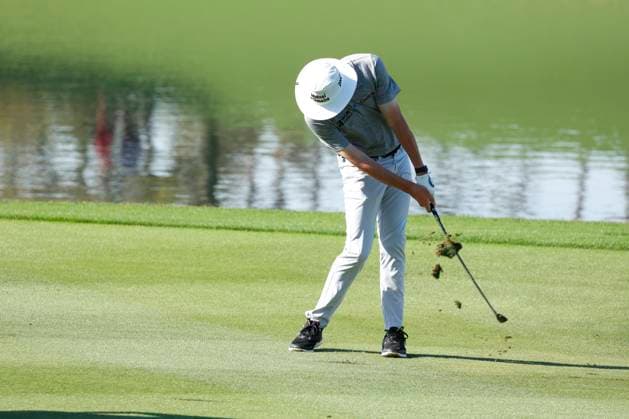 PONTE VEDRA BEACH, FL - MARCH 14: PGA, Golf Herren golfer Joel Dahmen plays his second shot on the 18th hole during The Players Championship on March 14, 2024, at TPC Sawgrass in Ponte Vedra Beach, Florida. (Photo by Brian Spurlock Icon Sportswire) GOLF: MAR 14 PGA THE PLAYERS Championship EDITORIAL USE ONLY Icon24031419