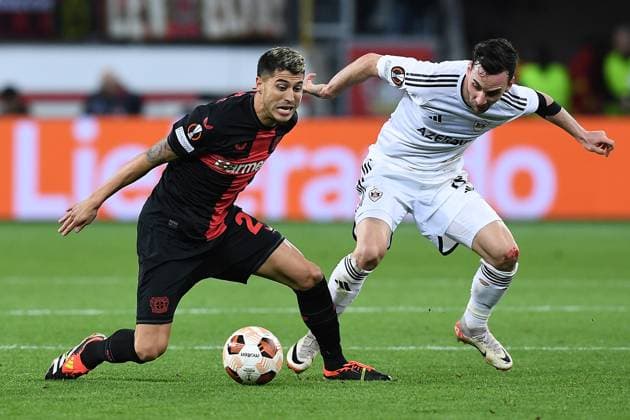 Fußball Europa League Achtelfinale Bayer 04 Leverkusen - Qarabag Agdam am 14.03.2024 in der BayArena in Leverkusen Exequiel Palacios ( Leverkusen ), links - Marko Jankovic ( Agdam ), rechts