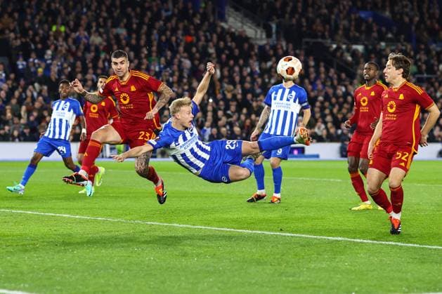 Brighton v AS Roma 14 March 2024, London - UEFA EUROPA League, Round of Sixteen, Second Leg - Brighton & Hove Albion v AS Roma - Jan Paul van Hecke of Brighton & Hove Albion misses a diving header which allows Gianluca Mancini of AS Roma to clear the ball - Photo: Charlotte Wilson Offside. Brighton UK Copyright: xCharlottexWilsonx xOffsidexOffside