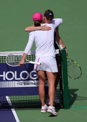 Caroline Wozniacki of Denmark hugs Iga Swiatek of Poland at the net BNP Paribas Open, Tennis, Day 9, Indian Wells Tennis Garden, California, USA - 14 Mar 2024  Copyright: xEllaxLing Shutterstockx 14386185ak