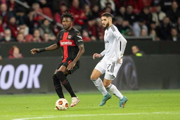 Zweikampf zwsichen Odilon Kossounou (Bayer 04 Leverkusen, 06) und Yassine Benzia (Qarabag Agdam, 07). Fussball: UEFA Europa League, Saison 2023 2024, Achtelfinale, Rueckspiel, Bayer 04 Leverkusen - Qarabag FK am 14.03.2024 in der BayArena in Leverkusen. Foto: Kirchner-Media TH Copyright: xKirchner-Media THx