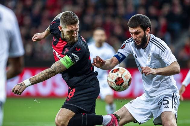 Robert Andrich (Bayer 04 Leverkusen, 08) im Zweikampf gegen Badavi Huseynov (Qarabag Agdam, 55), GER, Bayer 04 Leverkusen vs. Qarabag Agdam, UEFA Europa League 2023 24, Achtelfinal-Rückspiel, 14.03.2024, GER, Bayer 04 Leverkusen vs. Qarabag Agdam, UEFA Europa League 2023 24, Achtelfinal-Rückspiel, 14.03.2024, Foto: Eibner-Pressefoto Gabriel Boia Leverkusen Copyright: xGabrielxBoiax EP_EER