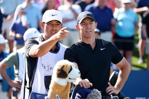 PONTE VEDRA BEACH, FL - MARCH 14: PGA, Golf Herren golfer Rory McIlroy talks to his caddie about where his tee shot on the 18th hole went in the water during The Players Championship on March 14, 2024, at TPC Sawgrass in Ponte Vedra Beach, Florida. (Photo by Brian Spurlock Icon Sportswire) GOLF: MAR 14 PGA THE PLAYERS Championship EDITORIAL USE ONLY Icon24031431