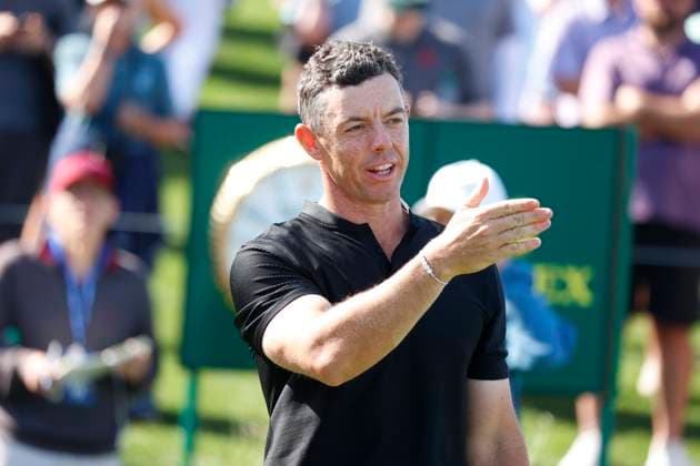 PONTE VEDRA BEACH, FL - MARCH 14: PGA, Golf Herren golfer Rory McIlroy talks to his caddie about where his tee shot on the 18th hole went in the water during The Players Championship on March 14, 2024, at TPC Sawgrass in Ponte Vedra Beach, Florida. (Photo by Brian Spurlock Icon Sportswire) GOLF: MAR 14 PGA THE PLAYERS Championship EDITORIAL USE ONLY Icon24031432