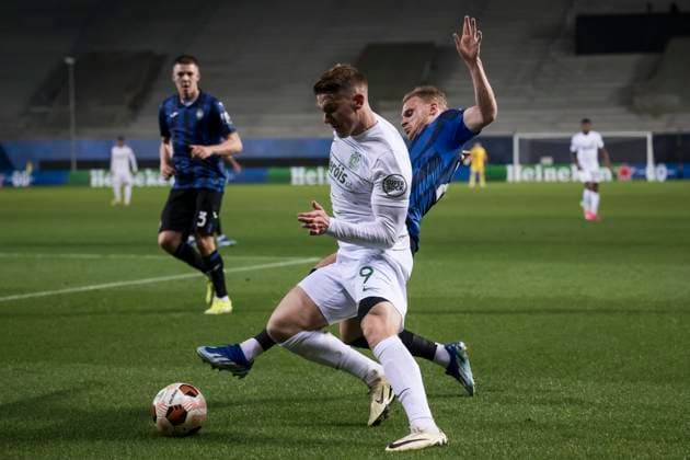 Atalanta BC v Sporting CP - UEFA Europa League Viktor Gyokeres of Sporting Clube de Portugal is tackled by Mitchel Bakker of Atalanta BC during the UEFA Europa League round of 16 second leg football match between Atalanta BC and Sporting CP. Bergamo Italy Copyright: xNicolòxCampox