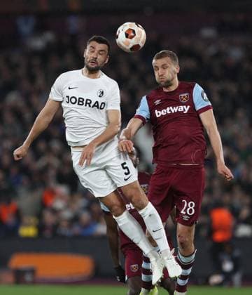 . - West Ham United v SC Freiburg, UEFA Europa League, Round Of 16, 2nd Leg, London Stadium, London, UK - 14th March 2024. Tomas Soucek of West Ham United battles Manuel Gulde of SC Freiburg. - West Ham United v SC Freiburg, UEFA Europa League, Round Of 16, 2nd Leg, London Stadium, London, UK - 14th March 2024. London London Stadium UK Copyright: xDanxWeirx CP_West_Ham_SC_Freiburg_44