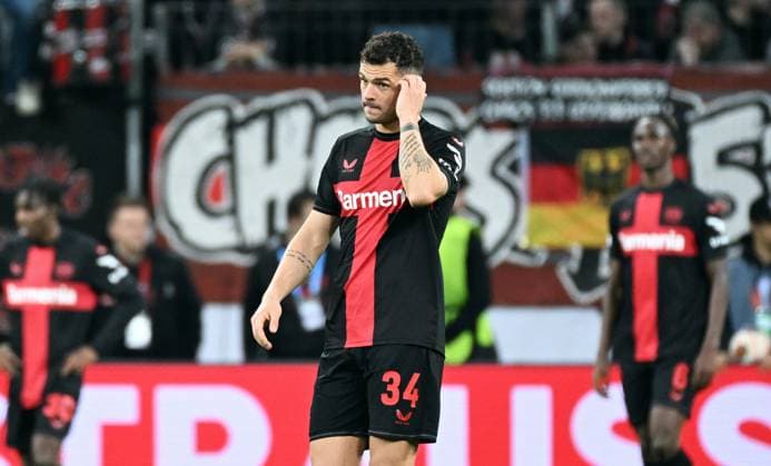 Fussball, Europa League, Deutschland, Herren, Saison 2023 2024, Achtelfinale Rückspiel, BayArena Leverkusen, Bayer Leverkusen - Qarabag Agdam; Granit Xhaka (LEV) enttäuscht. Enttäuschung, Frust, Aktion. UEFA REGULATIONS PROHIBIT ANY USE OF PHOTOGRAPHS AS IMAGE SEQUENCES AND OR QUASI-VIDEO