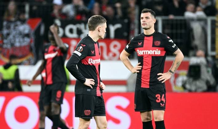 Fussball, Europa League, Deutschland, Herren, Saison 2023 2024, Achtelfinale Rückspiel, BayArena Leverkusen, Bayer Leverkusen - Qarabag Agdam; Granit Xhaka (LEV) und Florian Wirtz (LEV) enttäuscht. Enttäuschung, Frust, Aktion. UEFA REGULATIONS PROHIBIT ANY USE OF PHOTOGRAPHS AS IMAGE SEQUENCES AND OR QUASI-VIDEO