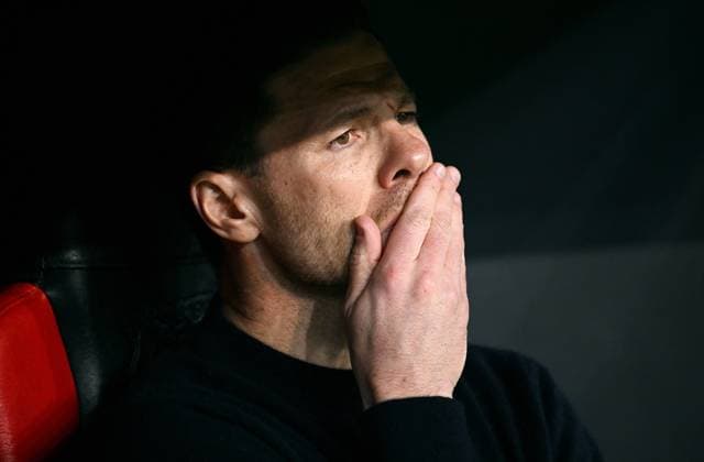 Fussball, Europa League, Deutschland, Herren, Saison 2023 2024, Achtelfinale Rückspiel, BayArena Leverkusen, Bayer Leverkusen - Qarabag Agdam; Cheftrainer Xabi Alonso (LEV) nachdenklich. UEFA REGULATIONS PROHIBIT ANY USE OF PHOTOGRAPHS AS IMAGE SEQUENCES AND OR QUASI-VIDEO