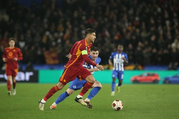 Brighton, March 14th 2024: Lorenzo Pellegrini of Roma on the ball during the UEFA Europa League round of 16 second leg match between Brighton and Roma at the American Express Stadium, Brighton, England. (Pedro Soares SPP) Copyright: xPedroxSoaresx xSPPx spp-en-PeSoSp-Brighton v Roma0032