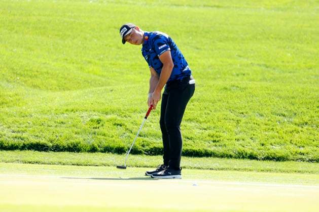 PONTE VEDRA BEACH, FL - MARCH 14: PGA, Golf Herren golfer Viktor Hovland putts on the first hole during The Players Championship on March 14, 2024, at TPC Sawgrass in Ponte Vedra Beach, Florida. (Photo by Brian Spurlock Icon Sportswire) GOLF: MAR 14 PGA THE PLAYERS Championship EDITORIAL USE ONLY Icon24031459