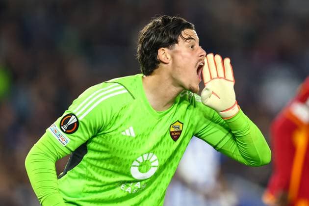 Brighton v AS Roma 14 March 2024, London - UEFA EUROPA League, Round of Sixteen, Second Leg - Brighton & Hove Albion v AS Roma - AS Roma goalkeeper Mile Svilar - Photo: Charlotte Wilson Offside. Brighton UK Copyright: xCharlottexWilsonx xOffsidexOffside