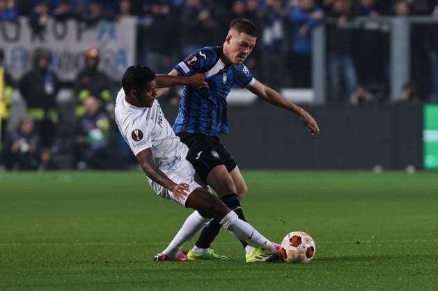 BERGAMO, ITALY - MARCH 14: Emil Holm (Atalanta BC) fights for the ball with Matheus Reis (Sporting CP) during the Europa League football match between Atalanta and Sporting Lisboa at Gewiss Stadium on March 14, 2024 in Bergamo, Italy. (Photo by Stefano Nicoli Speed Media Icon Sportswire) SOCCER: MAR 14 Europa League Round of sixteen - Atalanta v Sporting Lisboa EDITORIAL USE ONLY Icon2403140012