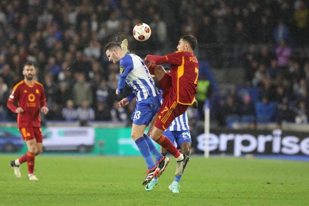 Lorenzo Pellegrini of AS Roma jumps for the ball during the UEFA Europa League match between Brighton and Hove Albion and Roma at the American Express Community Stadium, Brighton and Hove, England on 14 March 2024. Copyright: xJoshuaxSmithx 40070019