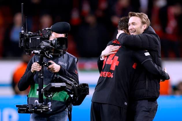 SCHICK Patrik Team Bayer 04 Leverkusen nach dem Sieg im Focus der Medien mit Sportdirektor ROLFES Simon UEFA Europa League Saison 2023 - 2024 Achtelfinale Spiel Bayer 04 Leverkusen - Qarabag 3 : 2 am 15.03. 2024 in Leverkusen DFL REGULATIONS PROHIBIT ANY USE OF PHOTOGRAPHS as IMAGE SEQUENCES and or QUASI-VIDEO Copyright: xLacixPerenyix