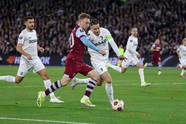 Jarrod Bowen (West Ham United, 20) und Christian Guenter (SC Freiburg, 30) im Zweikampf , Fussball, UEFA Europa League, Achtelfinale, 2023 2024, West Ham United vs. SC Freiburg, 14.03.2024, London Stadium, London, Vereinigtes Koenigreich London London Stadium Vereinigtes Koenigreich Copyright: xGrantxHubbsx