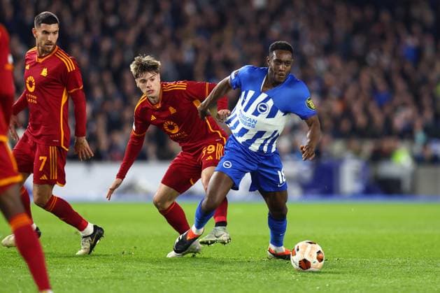 Brighton v AS Roma 14 March 2024, London - UEFA EUROPA League, Round of Sixteen, Second Leg - Brighton & Hove Albion v AS Roma - Nicola Zalewski of AS Roma and Danny Welbeck of Brighton & Hove Albion - Photo: Charlotte Wilson Offside. Brighton UK Copyright: xCharlottexWilsonx xOffsidexOffside