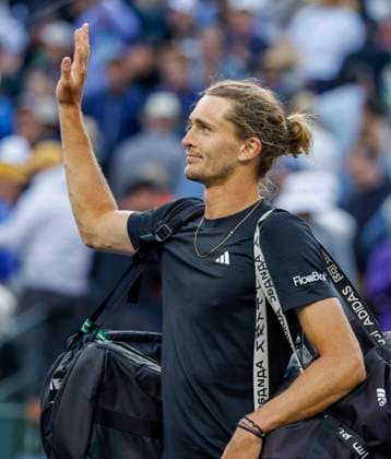 March 14, 2024 Alexander Zverev of Germany acknowledges the crowd after losing his match against Carlos Alcaraz of Spain during the BNP Paribas Open in Indian Wells, CA. CSM Indian Wells United States of America - ZUMAc04_ 20240314_zma_c04_220 Copyright: xCharlesxBausx