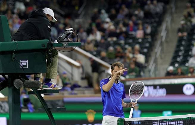 Daniil Medvedev stands annoyed at net BNP Paribas Open, Tennis, Day 9, Indian Wells Tennis Garden, California, USA - 14 Mar 2024  Copyright: xEllaxLing Shutterstockx 14386185fe