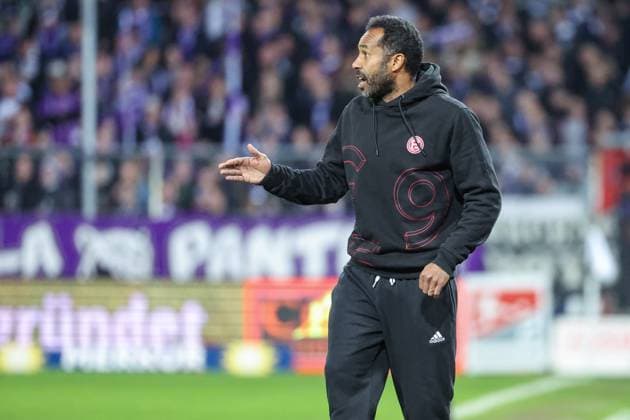 2. Bundesliga - VfL Osnabrück - Fortuna Düsseldorf am 15.03.2024 an der Bremer Brücke in Osnabrück Trainer Daniel Thioune (Duesseldorf) gestikuliert