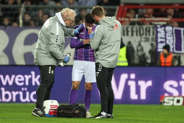2. Bundesliga - VfL Osnabrück - Fortuna Düsseldorf am 15.03.2024 an der Bremer Brücke in Osnabrück Athanasios Androutsos (Osnabrueck 2) Verletzt, Verletzung, Schmerzen