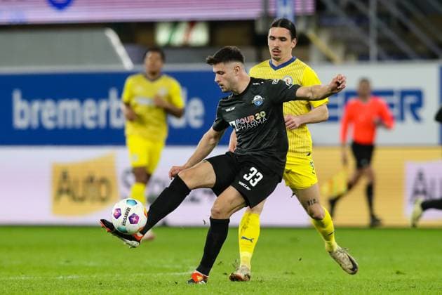 Marcel Hoffmeier (SC Paderborn,33) gegen Rayan Philippe (Eintracht Braunschweig,9) - 2. Fußball Bundesliga Saison 2023-2024 SC Paderborn vs. Eintracht Braunschweig in der Home Deluxe Arena in Paderborn - Aktion,Fußball,Mann,Männer,Deutschland,15.03.2024