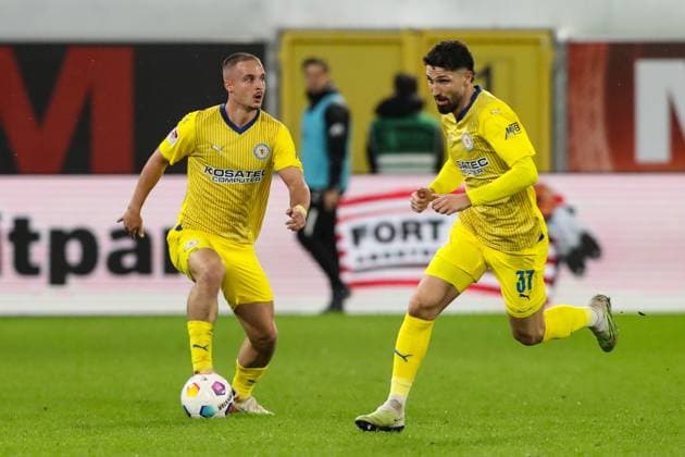 Marvin Rittmüller (Eintracht Braunschweig,18) und Fabio Kaufmann (Eintracht Braunschweig,37) - 2. Fußball Bundesliga Saison 2023-2024 SC Paderborn vs. Eintracht Braunschweig in der Home Deluxe Arena in Paderborn - Aktion,Fußball,Mann,Männer,Deutschland,15.03.2024
