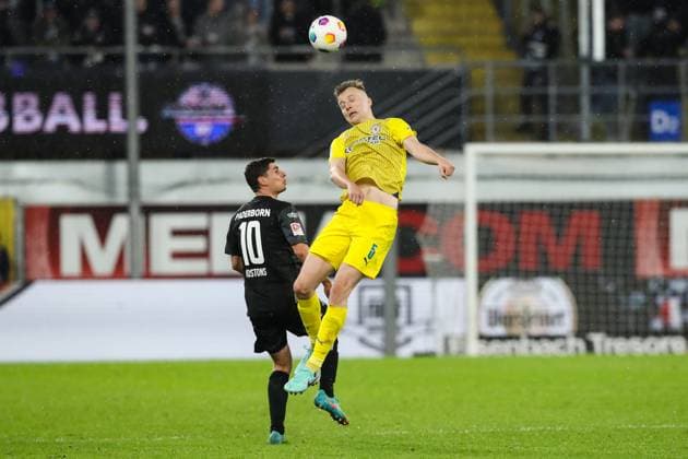 Robert Ivanov (Eintracht Braunschweig,5) gegen Koen Kostons (SC Paderborn,10) - 2. Fußball Bundesliga Saison 2023-2024 SC Paderborn vs. Eintracht Braunschweig in der Home Deluxe Arena in Paderborn - Aktion,Fußball,Mann,Männer,Deutschland,15.03.2024