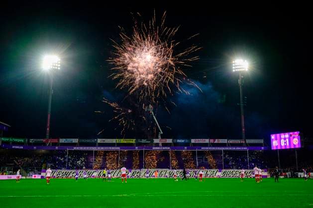 Sport Bilder des Tages Choreografie Choreografie der Osnabrücker Fans, VfL Osnabrueck vs. Fortuna Duesseldorf, Fussball, 2. Bundesliga, 26. Spieltag, 15.03.2024 DFB regulations prohibit any use of photographs as image sequences and or quasi-video Osnabrueck Niedersachsen Deutschland