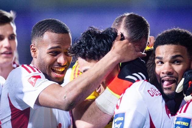 15.03.2024 - Fußball, 2023 2024, 2. Bundesliga, 26. Spieltag, VfL Osnabrück - Fortuna Düsseldorf: (M) Takashi Uchino (Düsseldorf) jubelt nach seinem Tor zum 0:2 mit (R) Jamil Siebert (Düsseldorf), (L) Marlon Mustapha (Düsseldorf) DFL REGULATIONS PROHIBIT ANY USE OF PHOTOGRAPHS AS IMAGE SEQUENCES AND OR QUASI-VIDEO.