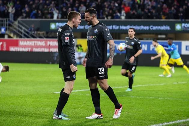 Torjubel - Torschütze Adriano Grimaldi (SC Paderborn,39)) trifft zum 1-1 mit Filip Bilbija (SC Paderborn,7) - 2. Fußball Bundesliga Saison 2023-2024 SC Paderborn vs. Eintracht Braunschweig in der Home Deluxe Arena in Paderborn - Aktion,Fußball,Mann,Männer,Deutschland,15.03.2024