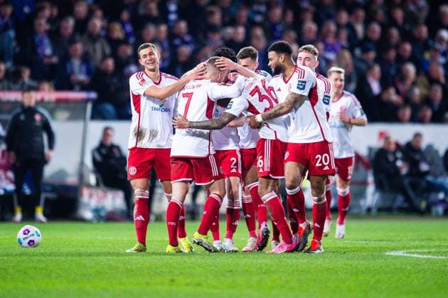 15.03.2024 - Fußball, 2023 2024, 2. Bundesliga, 26. Spieltag, VfL Osnabrück - Fortuna Düsseldorf: Jubeltraube nach dem Tor zum 0:3 von (M) Marlon Mustapha (Düsseldorf), (L-R) Tim Oberdorf (Düsseldorf), Christos Tzolis (Düsseldorf), Jamil Siebert (Düsseldorf) DFL REGULATIONS PROHIBIT ANY USE OF PHOTOGRAPHS AS IMAGE SEQUENCES AND OR QUASI-VIDEO.