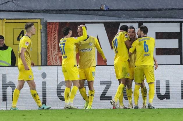 Torjubel - Torschütze Rayan Philippe (Eintracht Braunschweig,9) trifft zum 1-2 - 2. Fußball Bundesliga Saison 2023-2024 SC Paderborn vs. Eintracht Braunschweig in der Home Deluxe Arena in Paderborn - Aktion,Fußball,Mann,Männer,Deutschland,15.03.2024