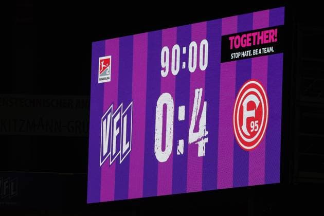 2. Bundesliga - VfL Osnabrück - Fortuna Düsseldorf am 15.03.2024 an der Bremer Brücke in Osnabrück Anzeigetafel Videoleinwand mit dem offiziellen Endergebnis 0 zu 4