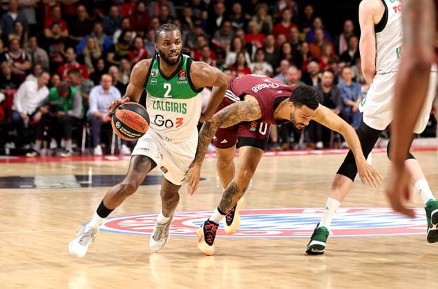 Sport Themen der Woche KW11 Sport Bilder des Tages Zweikampf zwischen Nick Weiler-Babb (Bayern Basketball, 0) und Keenan Evans (Zalgiris Kaunas, 2). GER, FC Bayern Basketball vs. Zalgiris Kaunas, Basketball, EuroLeague, Saison 2023 2024, 15.03.2024, GER, FC Bayern Basketball vs. Zalgiris Kaunas, Basketball, EuroLeague, Saison 2023 2024, 15.03.2024, Muenchen *** duel between Nick Weiler Babb Bayern Basketball, 0 and Keenan Evans Zalgiris Kaunas, 2 GER, FC Bayern Basketball vs Zalgiris Kaunas, Basketball, EuroLeague, Season 2023 2024, 15 03 2024, GER, FC Bayern Basketball vs Zalgiris Kaunas, Basketball, EuroLeague, Season 2023 2024, 15 03 2024, Munich Copyright: xEibner-Pressefoto MarcelxEngelbrechtx EP_MET